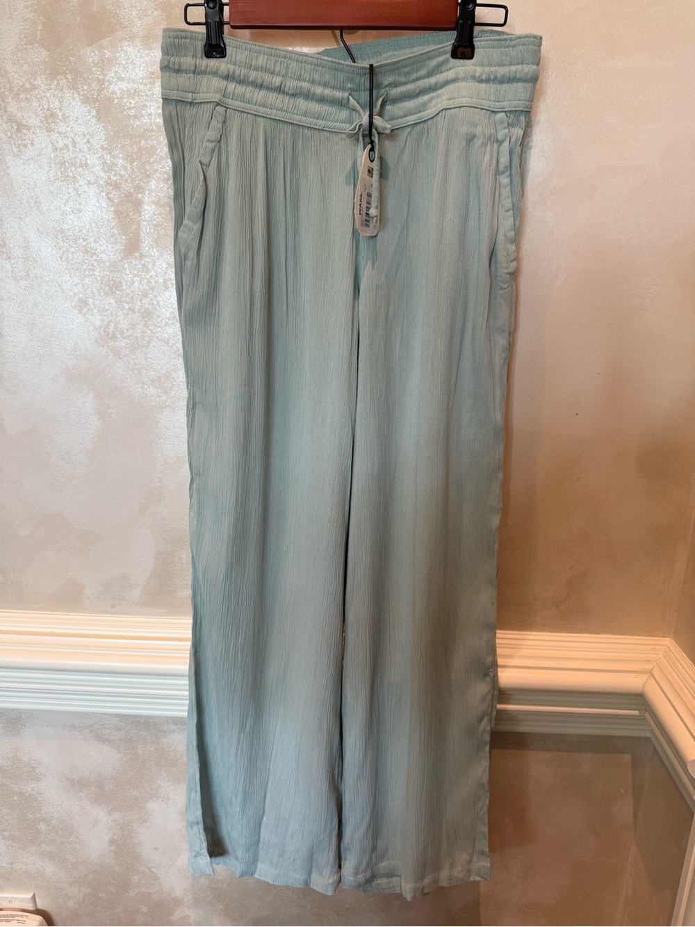Women’s Wide-Leg Pull-On Pants